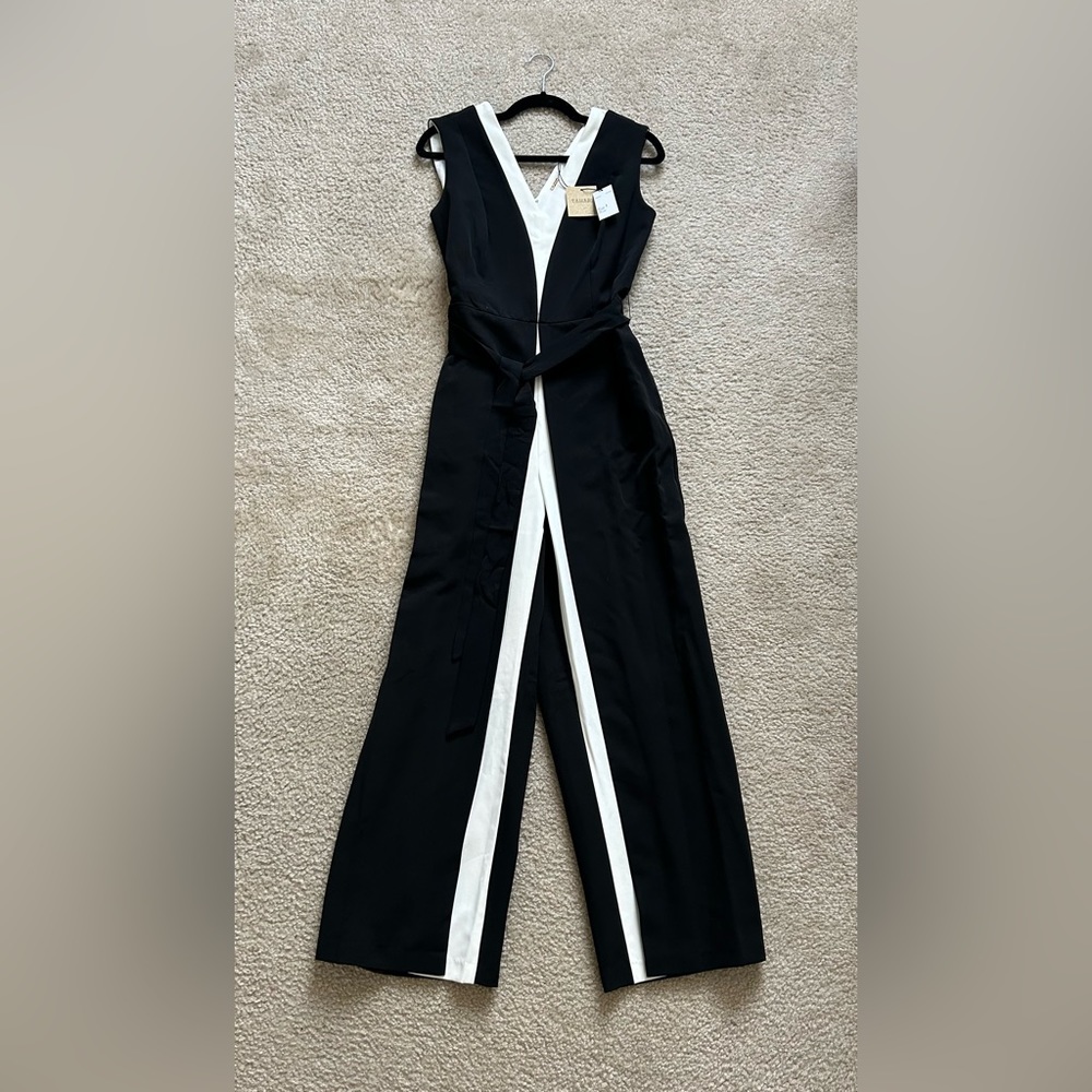New Tahari Colorblocked V neck sleeveless jumpsuit in Black and White size 8